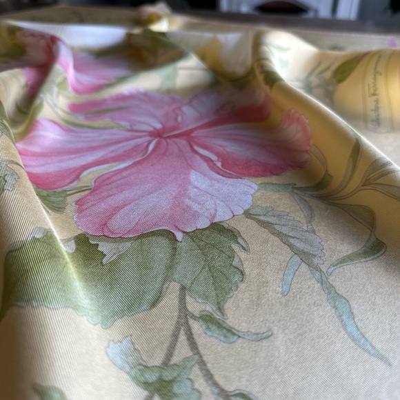 Authentic Salvatore Ferragamo Scarf - Picture 5 of 10